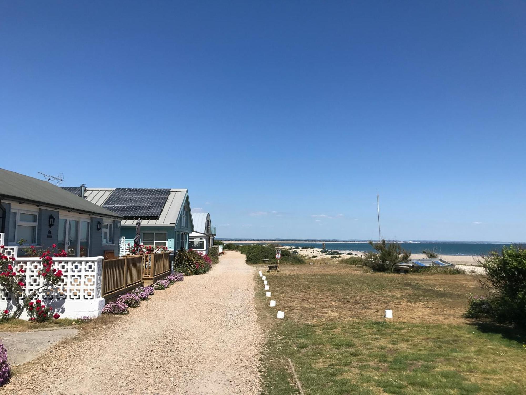Stay At 'The Elms' In Tranquil Church Norton, Selsey - Ground Floor Bedroom, Own Private Bathroom, Quiet Beach, 2 Acre Garden By The Sea, On Edge Of Wildlife Nature Reserve Eksteriør bilde