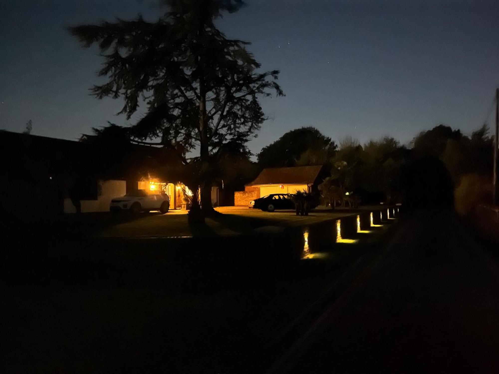 Stay At 'The Elms' In Tranquil Church Norton, Selsey - Ground Floor Bedroom, Own Private Bathroom, Quiet Beach, 2 Acre Garden By The Sea, On Edge Of Wildlife Nature Reserve Eksteriør bilde